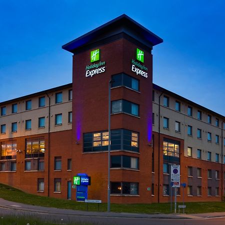 Holiday Inn Express London Luton Airport, An Ihg Hotel Εξωτερικό φωτογραφία