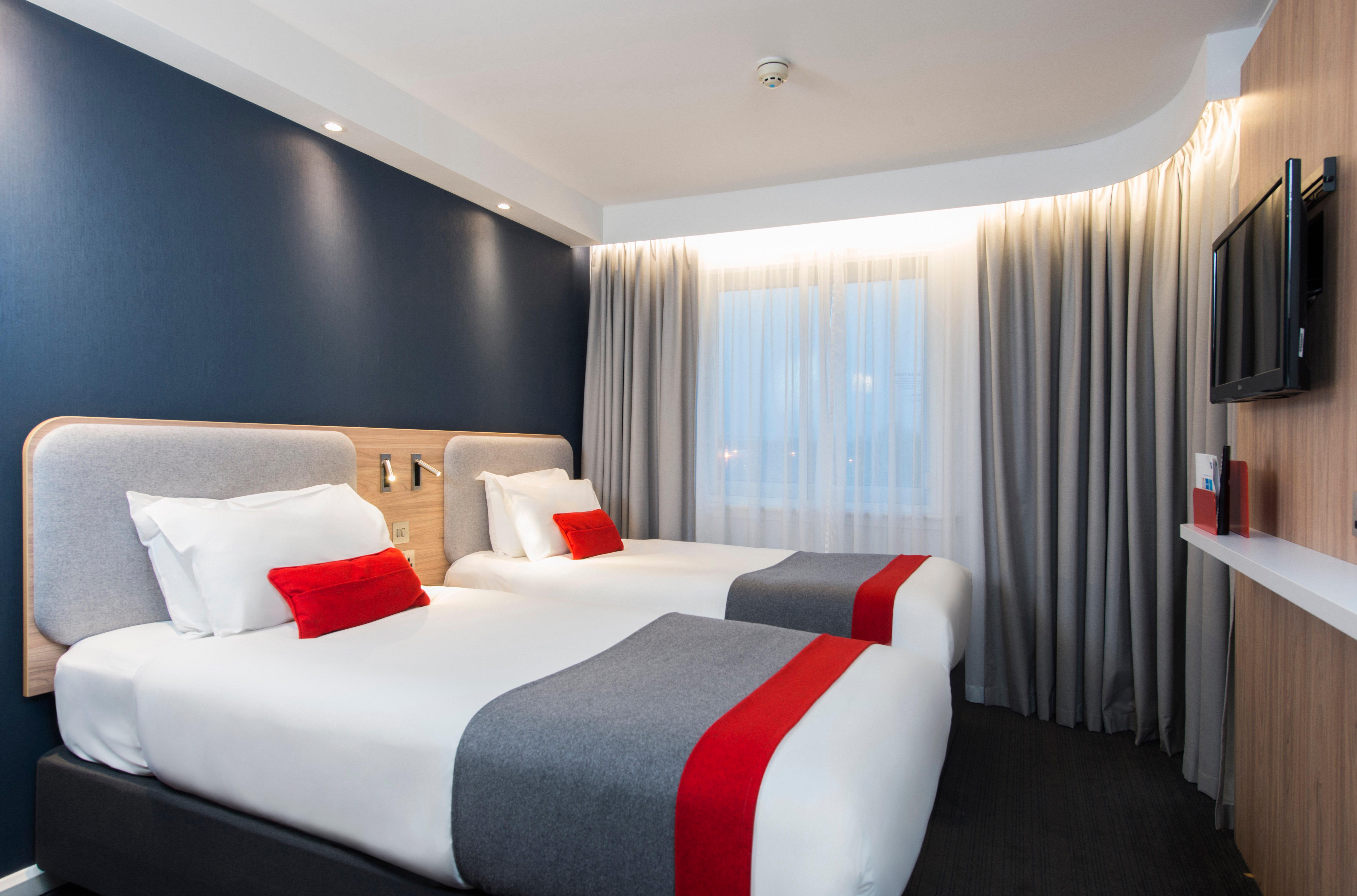 Holiday Inn Express London Luton Airport, An Ihg Hotel Εξωτερικό φωτογραφία