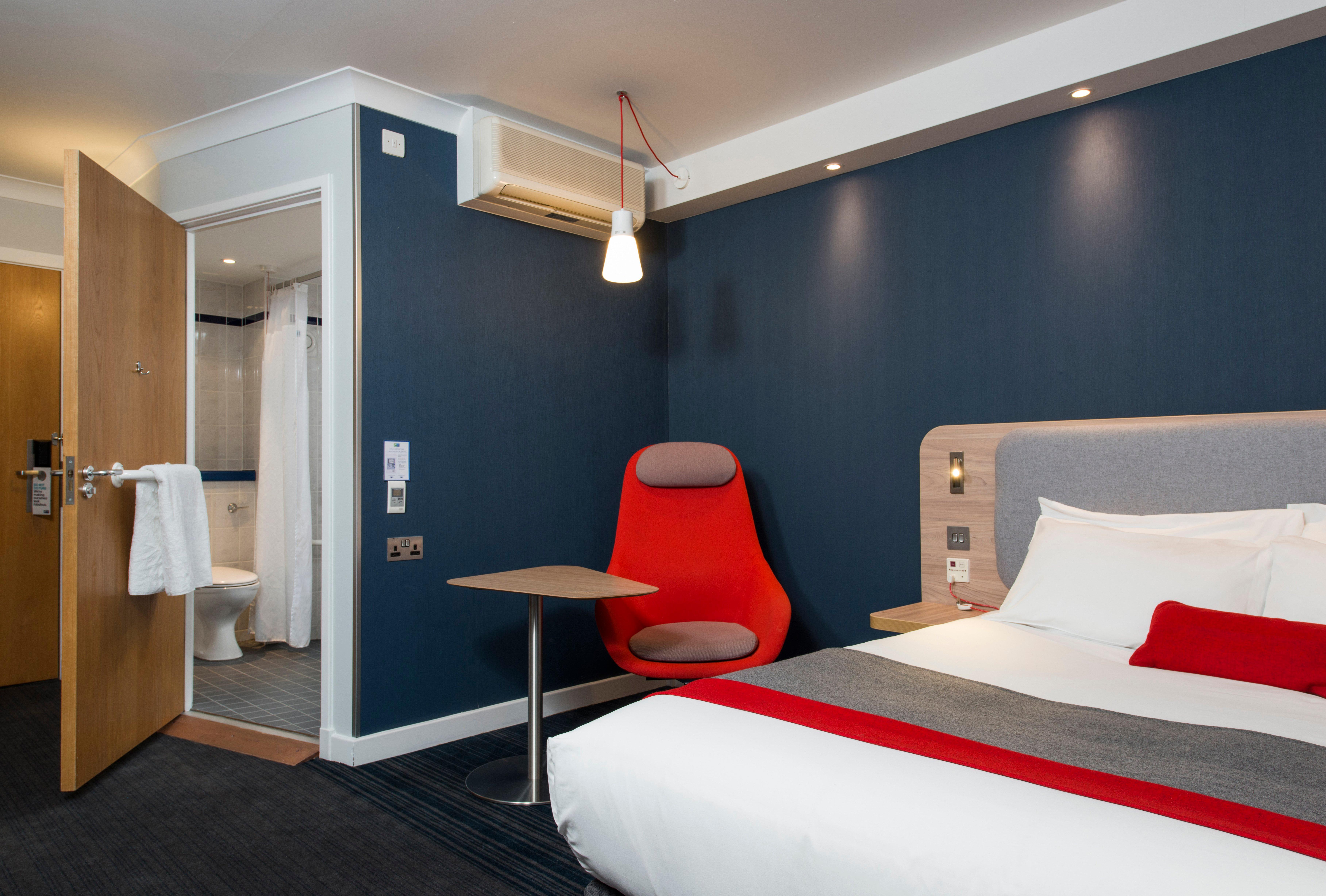 Holiday Inn Express London Luton Airport, An Ihg Hotel Εξωτερικό φωτογραφία