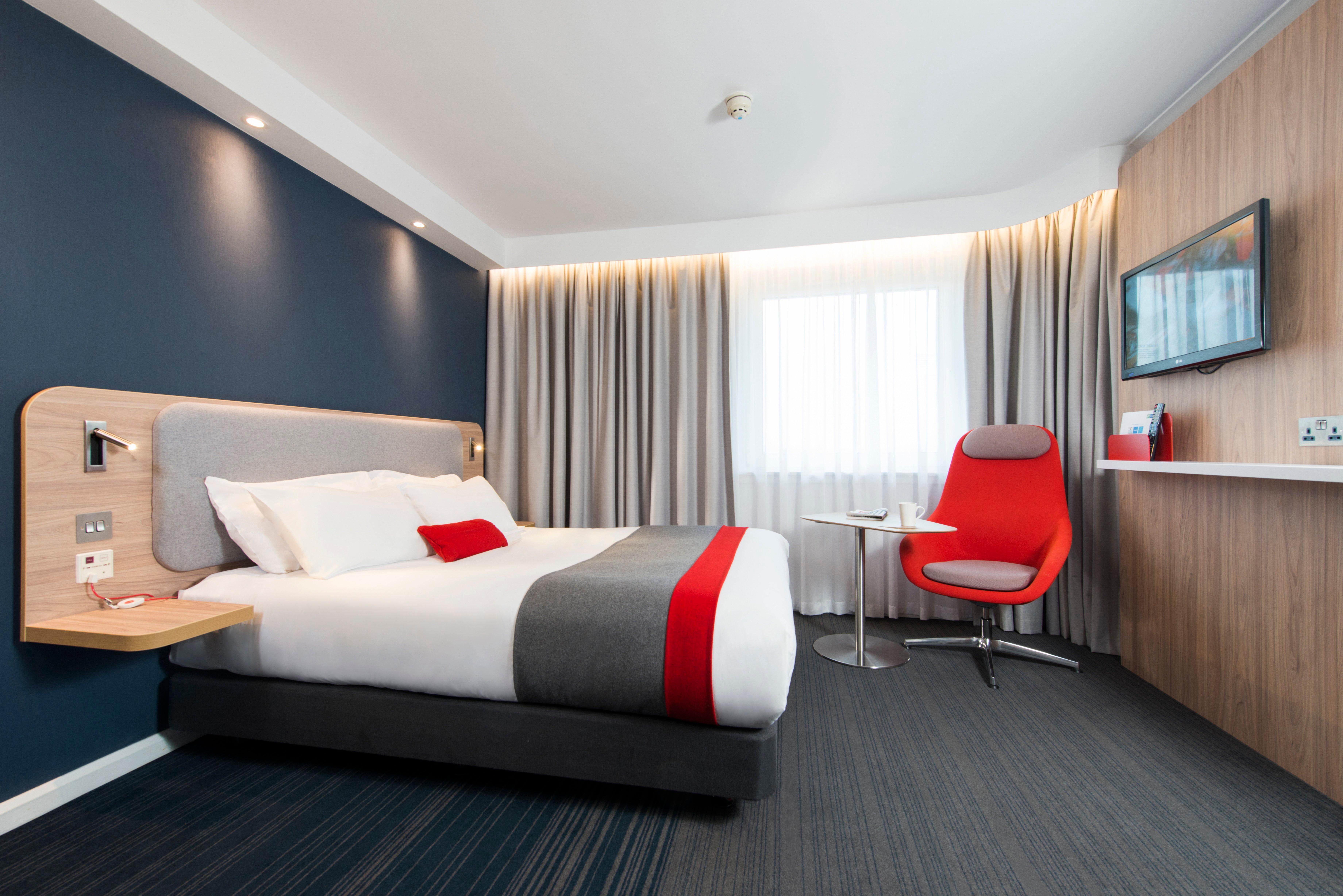 Holiday Inn Express London Luton Airport, An Ihg Hotel Εξωτερικό φωτογραφία