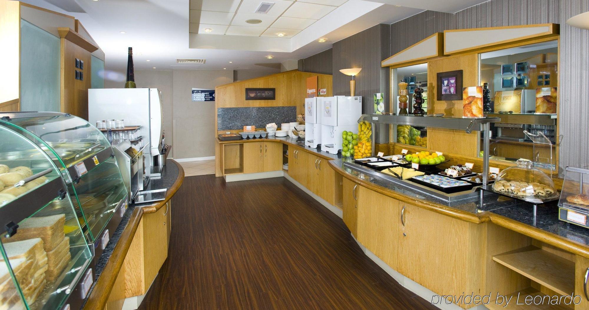 Holiday Inn Express London Luton Airport, An Ihg Hotel Εστιατόριο φωτογραφία