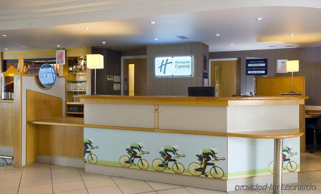 Holiday Inn Express London Luton Airport, An Ihg Hotel Εσωτερικό φωτογραφία