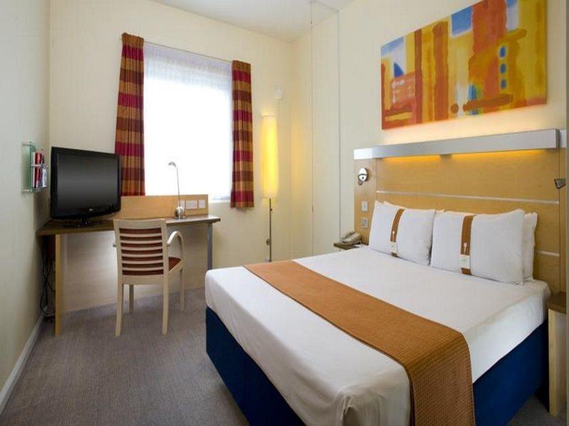 Holiday Inn Express London Luton Airport, An Ihg Hotel Εξωτερικό φωτογραφία