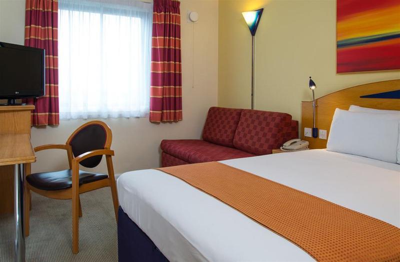 Holiday Inn Express London Luton Airport, An Ihg Hotel Εξωτερικό φωτογραφία