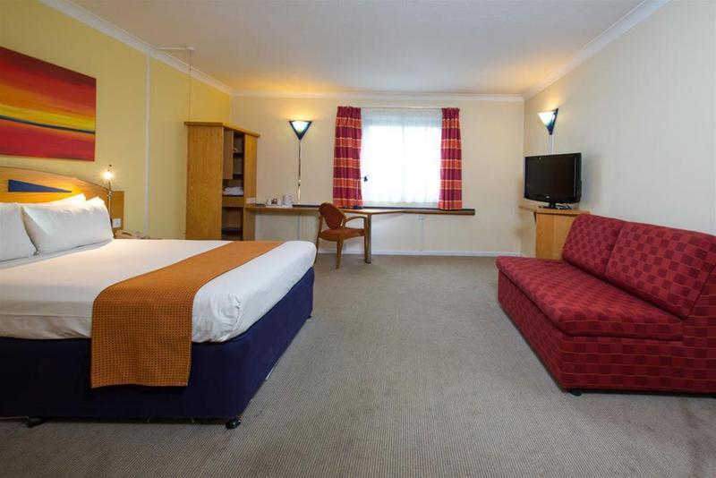 Holiday Inn Express London Luton Airport, An Ihg Hotel Εξωτερικό φωτογραφία