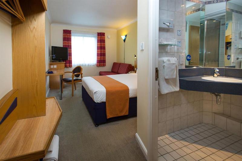 Holiday Inn Express London Luton Airport, An Ihg Hotel Εξωτερικό φωτογραφία