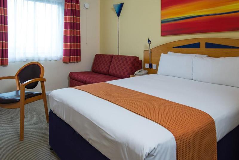 Holiday Inn Express London Luton Airport, An Ihg Hotel Εξωτερικό φωτογραφία