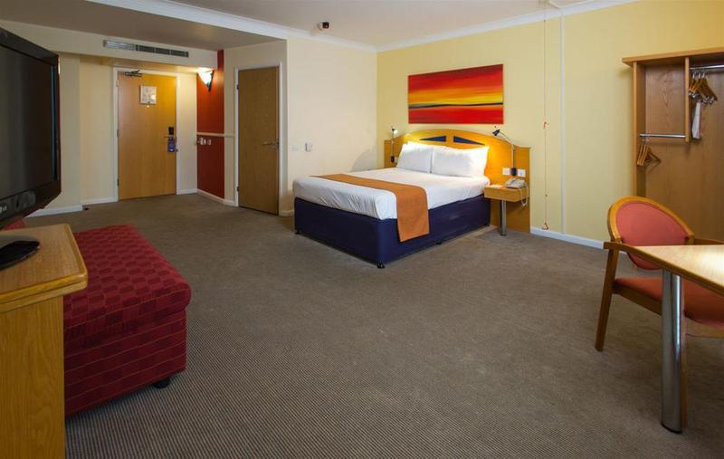 Holiday Inn Express London Luton Airport, An Ihg Hotel Εξωτερικό φωτογραφία