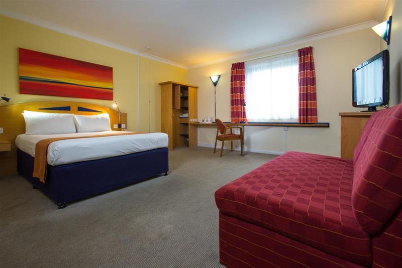 Holiday Inn Express London Luton Airport, An Ihg Hotel Εξωτερικό φωτογραφία