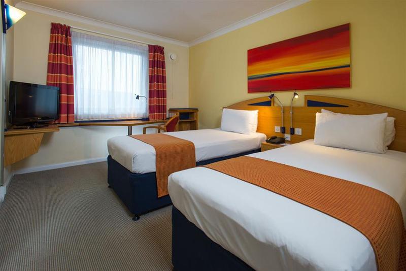 Holiday Inn Express London Luton Airport, An Ihg Hotel Εξωτερικό φωτογραφία