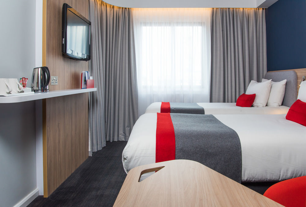 Holiday Inn Express London Luton Airport, An Ihg Hotel Εξωτερικό φωτογραφία