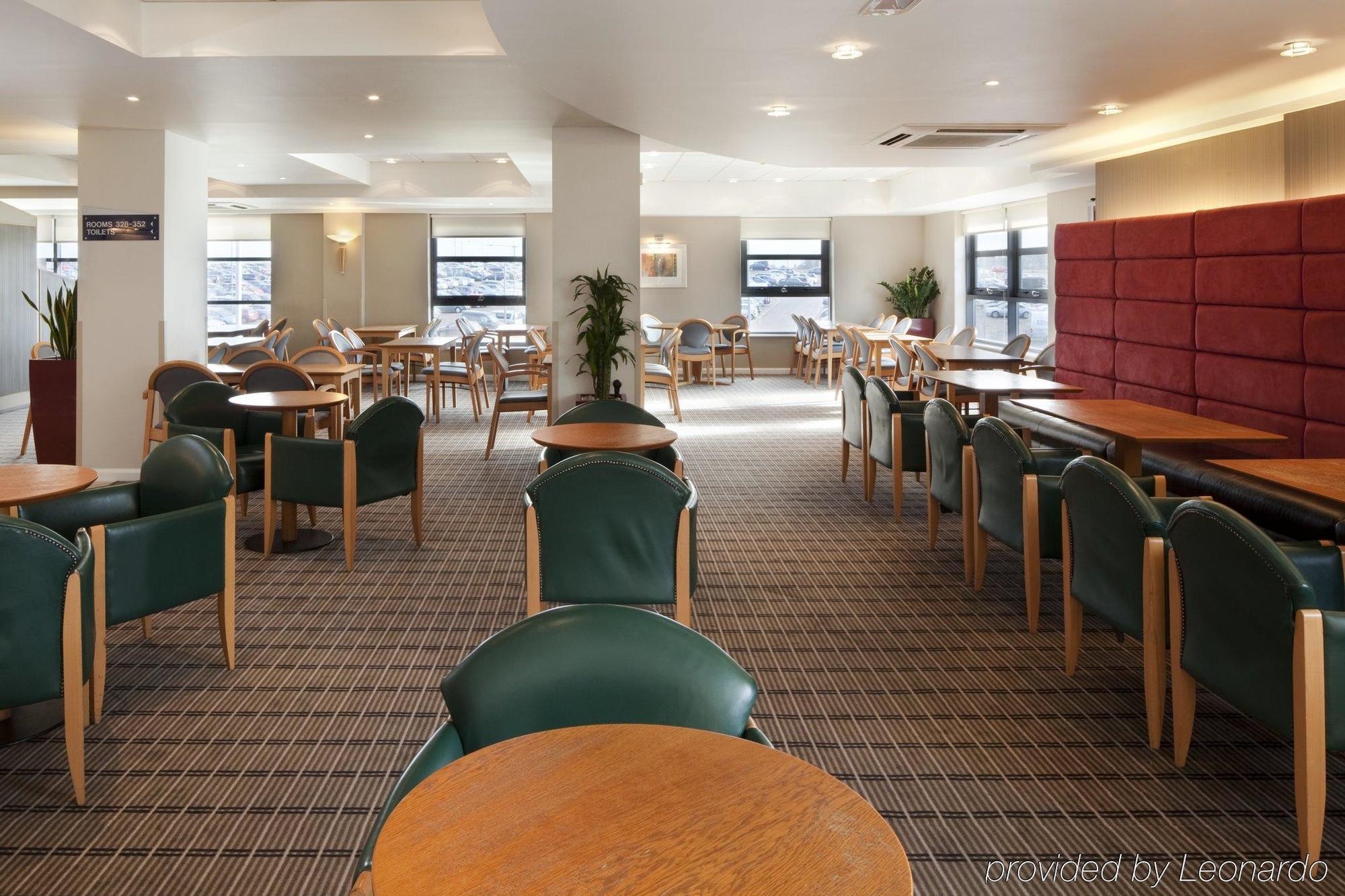 Holiday Inn Express London Luton Airport, An Ihg Hotel Εξωτερικό φωτογραφία