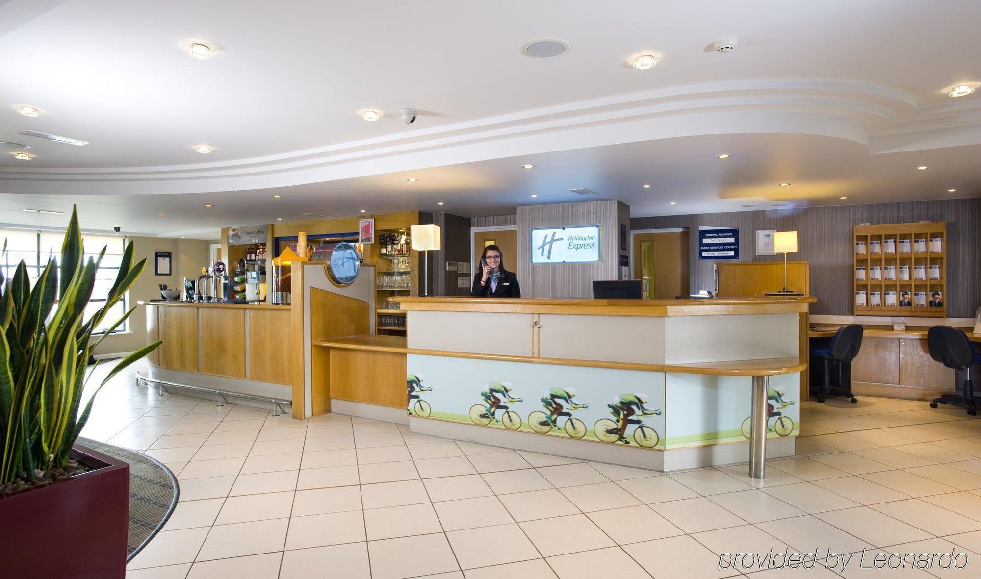 Holiday Inn Express London Luton Airport, An Ihg Hotel Εξωτερικό φωτογραφία