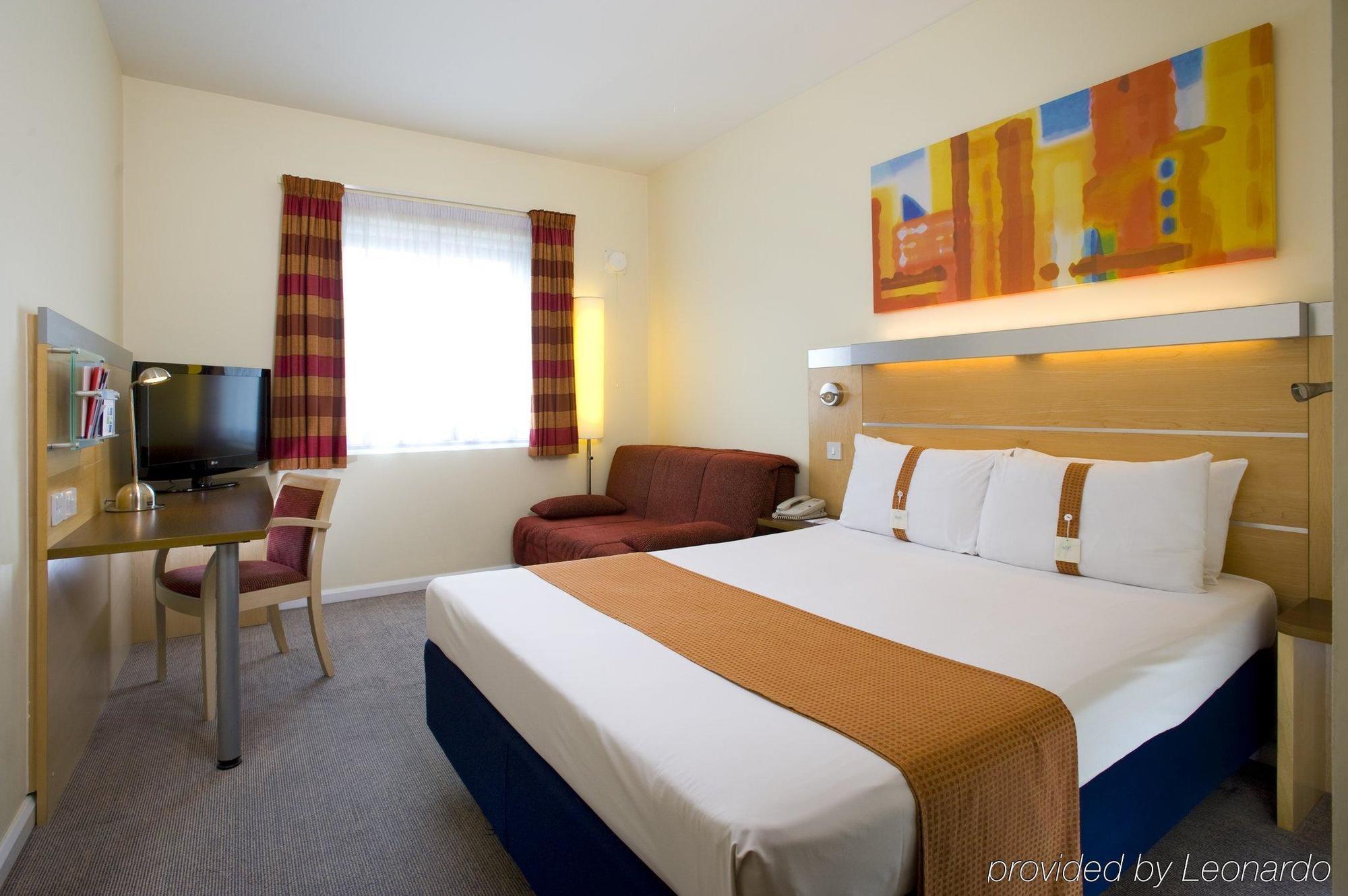 Holiday Inn Express London Luton Airport, An Ihg Hotel Εξωτερικό φωτογραφία