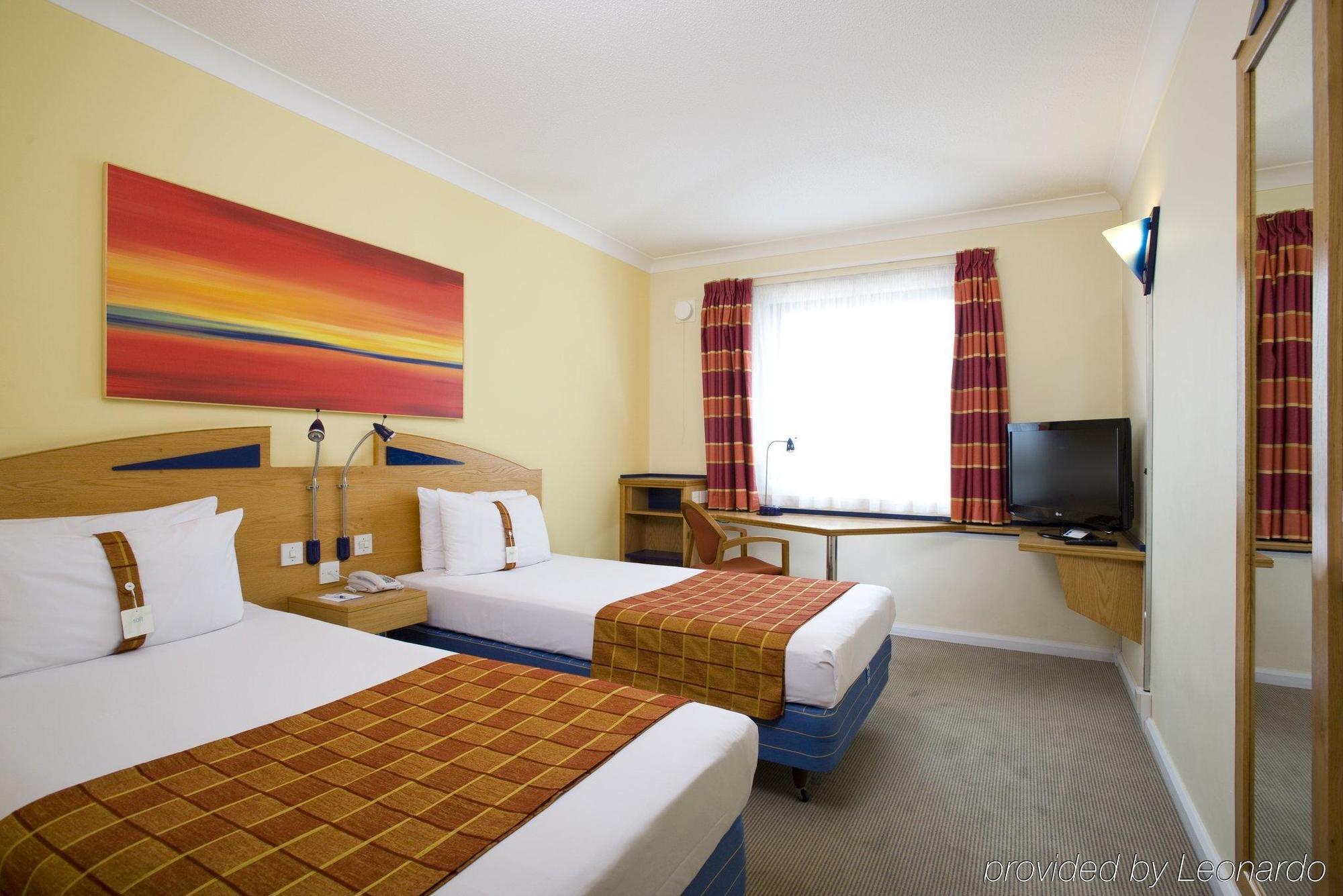 Holiday Inn Express London Luton Airport, An Ihg Hotel Εξωτερικό φωτογραφία