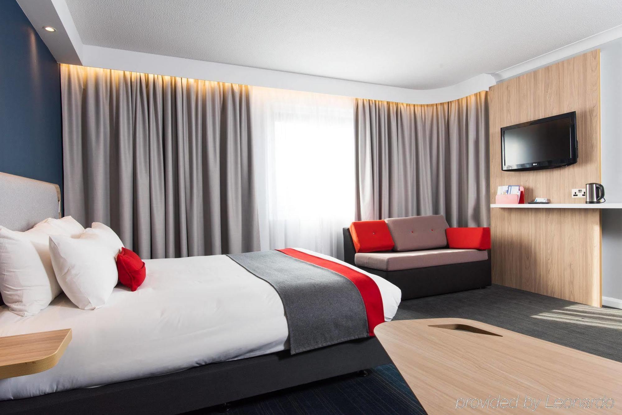 Holiday Inn Express London Luton Airport, An Ihg Hotel Εξωτερικό φωτογραφία