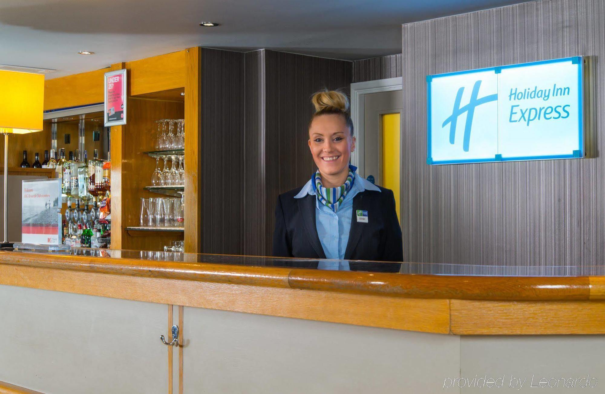 Holiday Inn Express London Luton Airport, An Ihg Hotel Εξωτερικό φωτογραφία