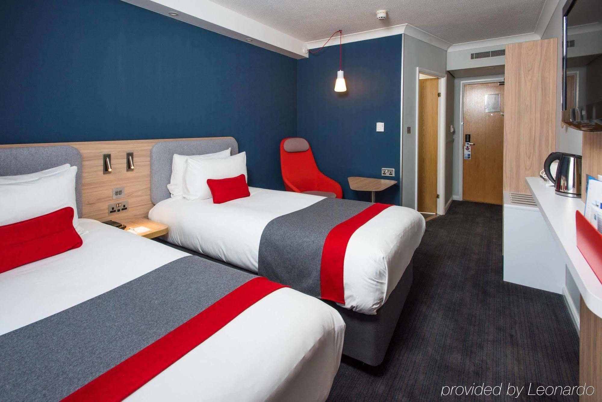 Holiday Inn Express London Luton Airport, An Ihg Hotel Εξωτερικό φωτογραφία