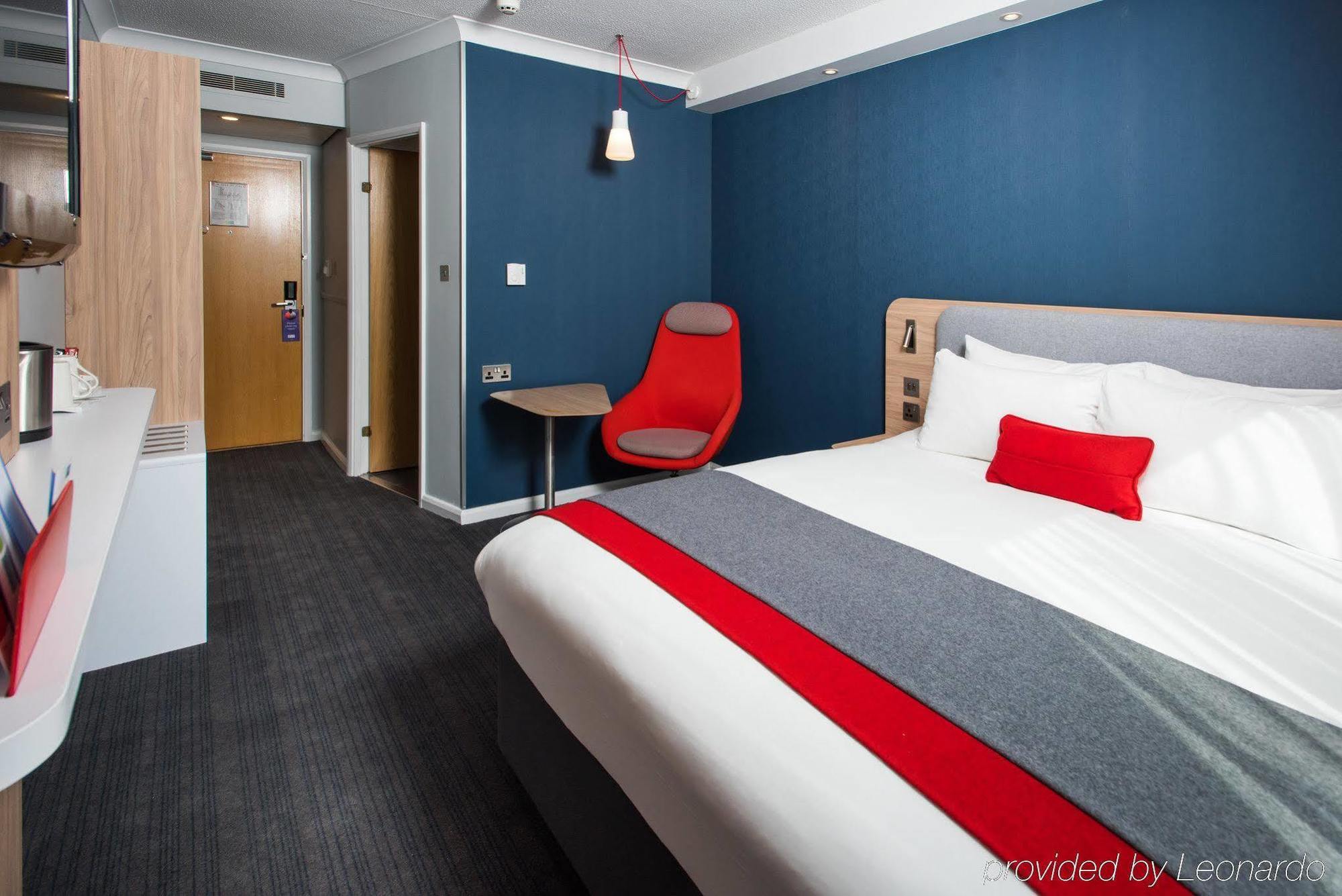 Holiday Inn Express London Luton Airport, An Ihg Hotel Εξωτερικό φωτογραφία