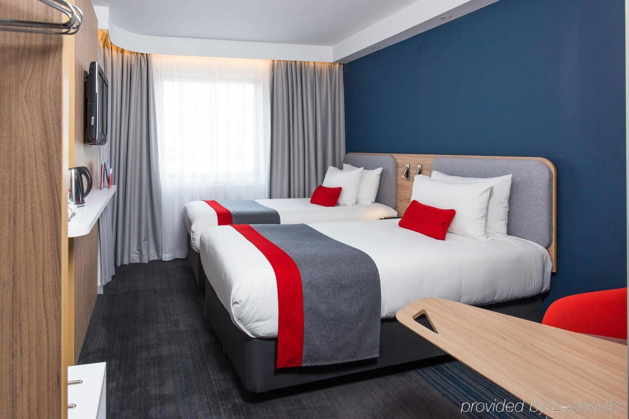 Holiday Inn Express London Luton Airport, An Ihg Hotel Εξωτερικό φωτογραφία