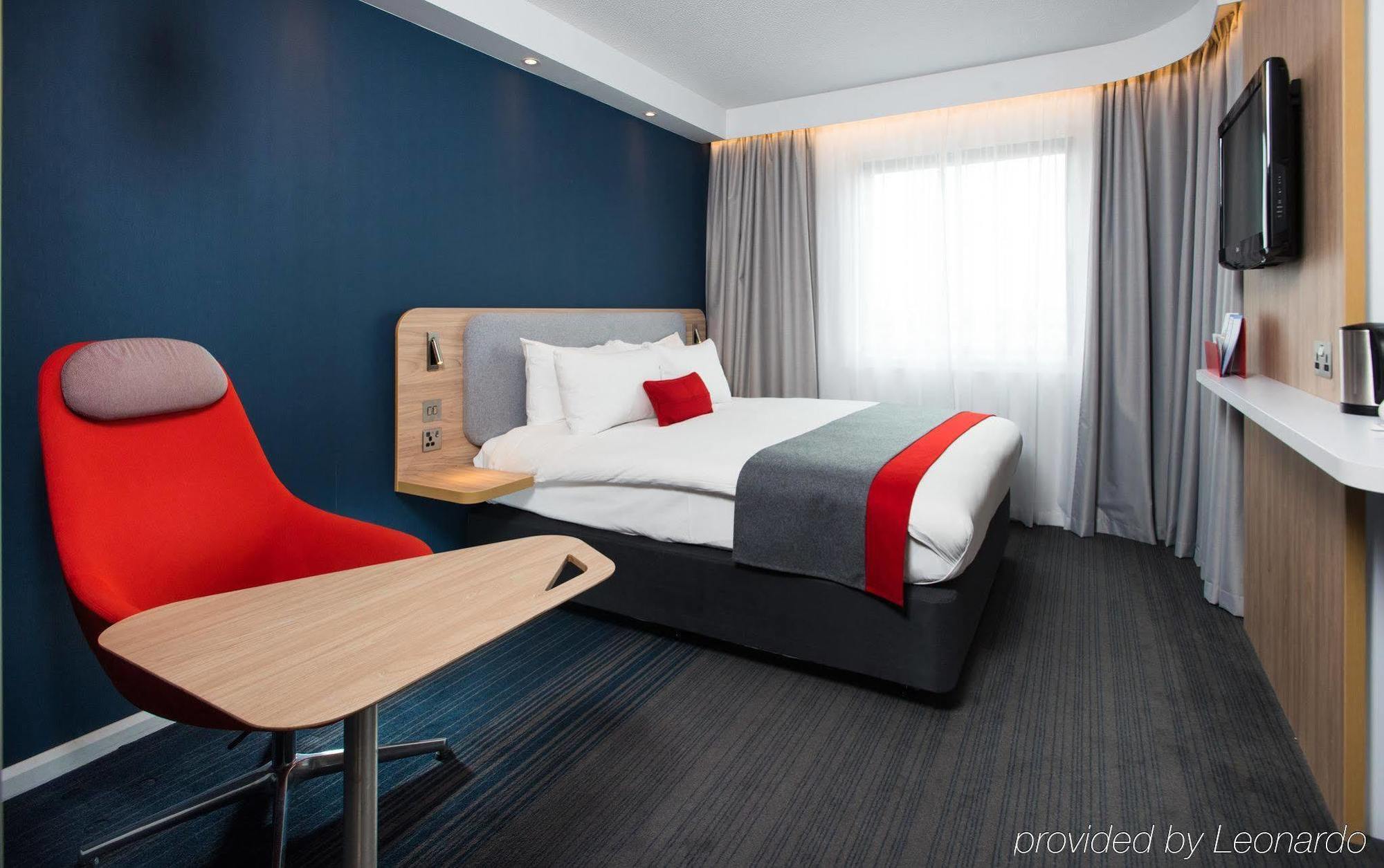 Holiday Inn Express London Luton Airport, An Ihg Hotel Εξωτερικό φωτογραφία